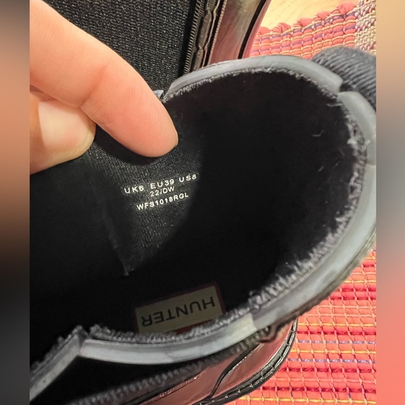 Hunter ‘Commando’ Gloss Chelsea Boots - Picture 5 of 7